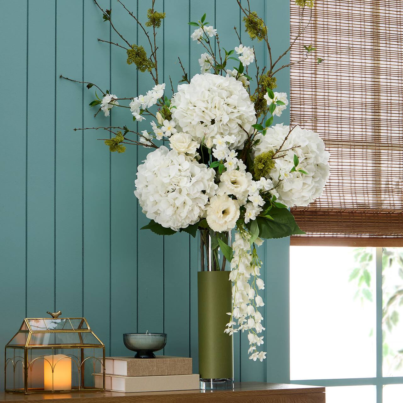 Arrangement floral traditionnel surdimensionné